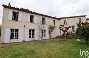 House 10 rooms of 266 m² in Montguyon (17270)
