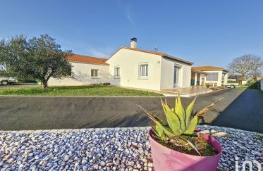 House 5 rooms of 145 m² in Trizay (17250)