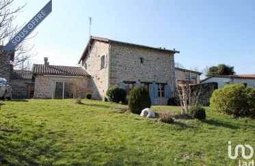 Country house 4 rooms of 136 m² in Compreignac (87140)