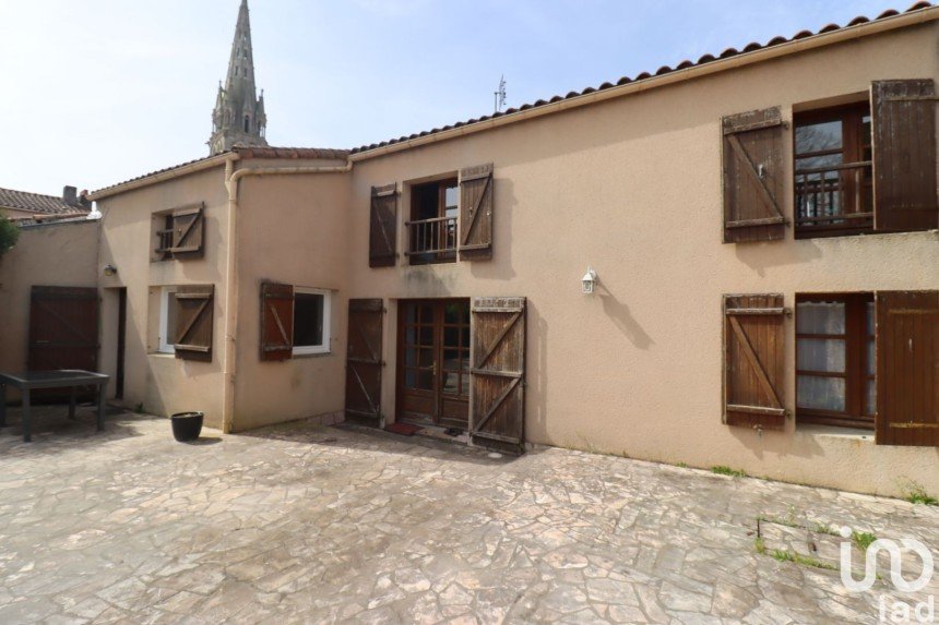Maison 7 pièces de 126 m² à Sainte-Cécile (85110)