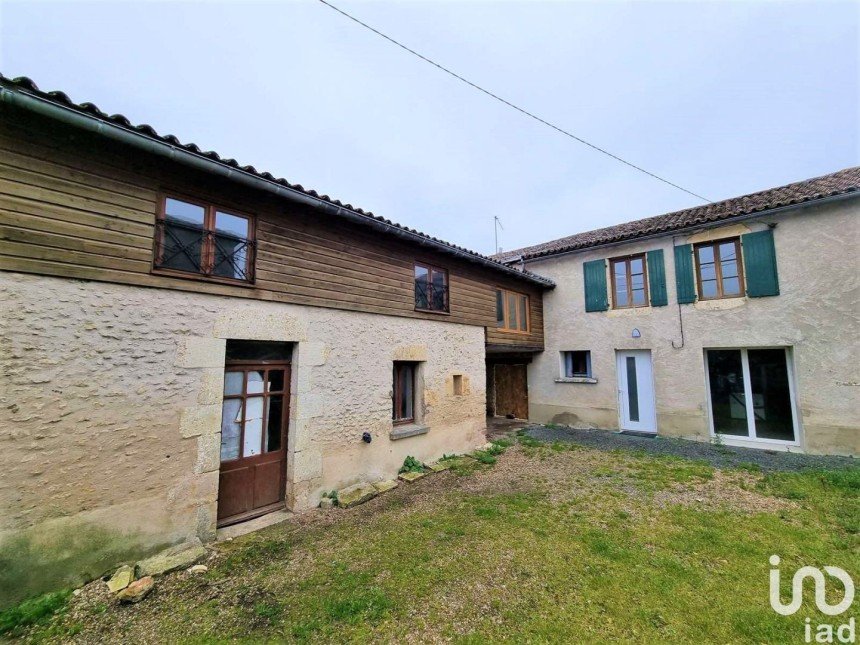 Village house 4 rooms of 141 m² in Thénezay (79390)