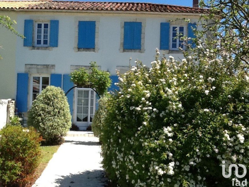 Maison 4 pièces de 158 m² à Dompierre-sur-Mer (17139)