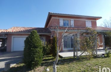 Maison 5 pièces de 137 m² à Laragne-Montéglin (05300)