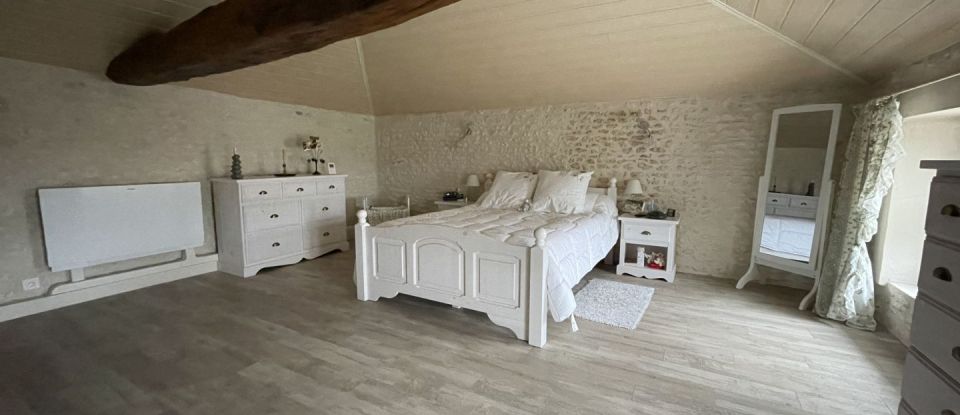 Maison 9 pièces de 253 m² à Fontaines-d'Ozillac (17500)