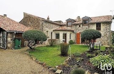 House 4 rooms of 124 m² in Archigny (86210)