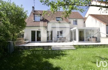 House 7 rooms of 170 m² in Osny (95520)