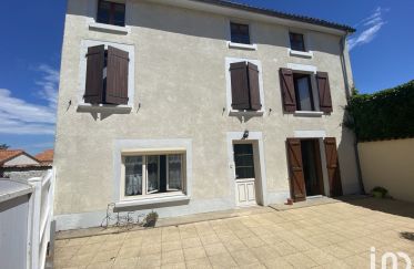 House 3 rooms of 127 m² in Chef-Boutonne (79110)