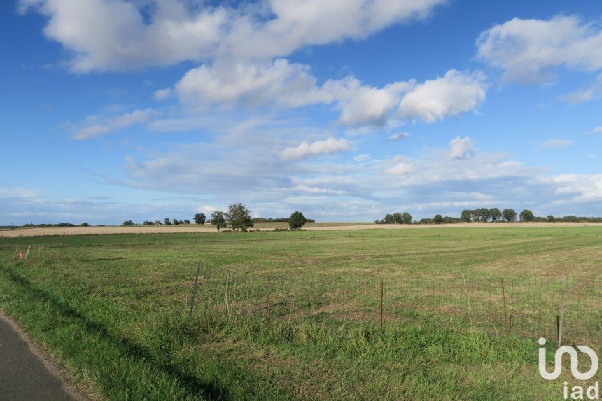 Land of 1,085 m² in Leignes-sur-Fontaine (86300)