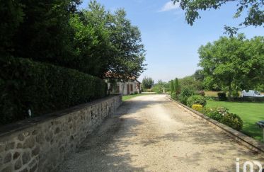 House 6 rooms of 200 m² in Azay-sur-Thouet (79130)