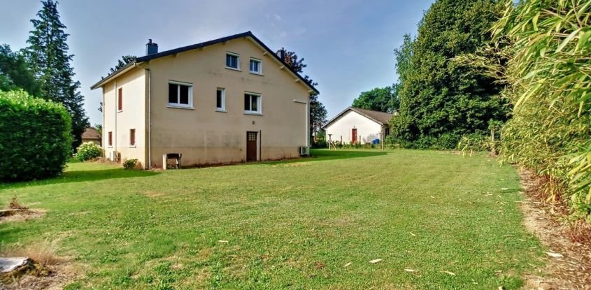 House 6 rooms of 157 m² in Chaptelat (87270)