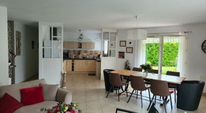 House 4 rooms of 99 m² in Les Peintures (33230)