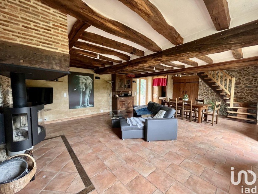 Longère 5 pièces de 98 m² à Château-Gontier (53200)