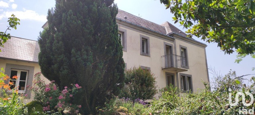 House 6 rooms of 186 m² in L'Absie (79240)