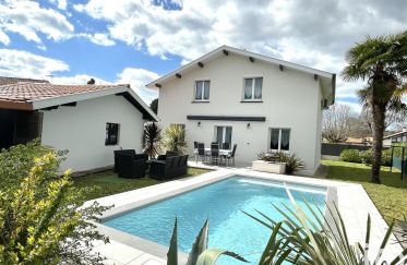 House 5 rooms of 140 m² in Saint-Vincent-de-Tyrosse (40230)