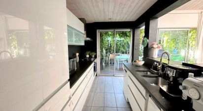 House 6 rooms of 166 m² in Bordeaux (33000)
