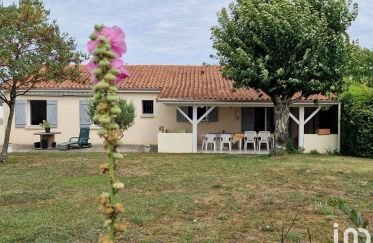 House 7 rooms of 131 m² in Migné-Auxances (86440)