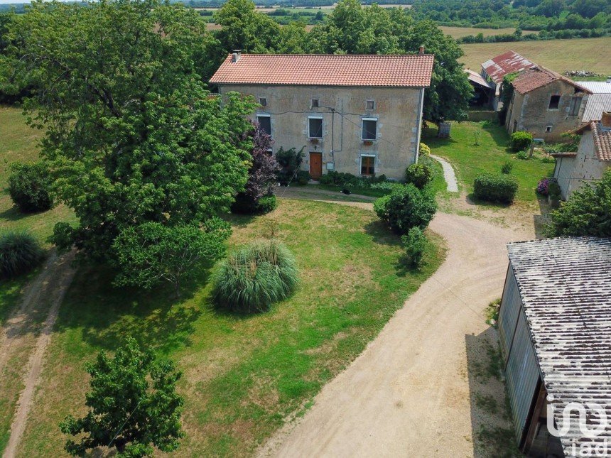 House 7 rooms of 182 m² in Le Vigeant (86150)