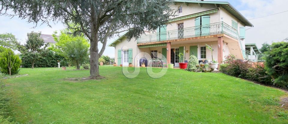 House 7 rooms of 220 m² in Saint-Jory (31790)