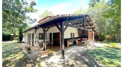 House 6 rooms of 168 m² in Gujan-Mestras (33470)