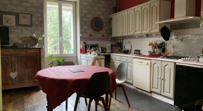 House 5 rooms of 198 m² in Chabanais (16150)