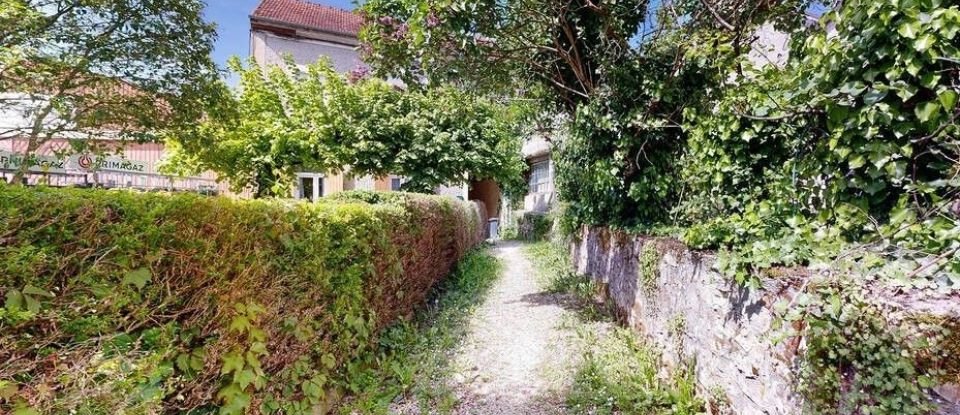 House 5 rooms of 135 m² in Terrasson-Lavilledieu (24120)