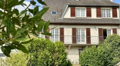 House 8 rooms of 180 m² in Palaiseau (91120)