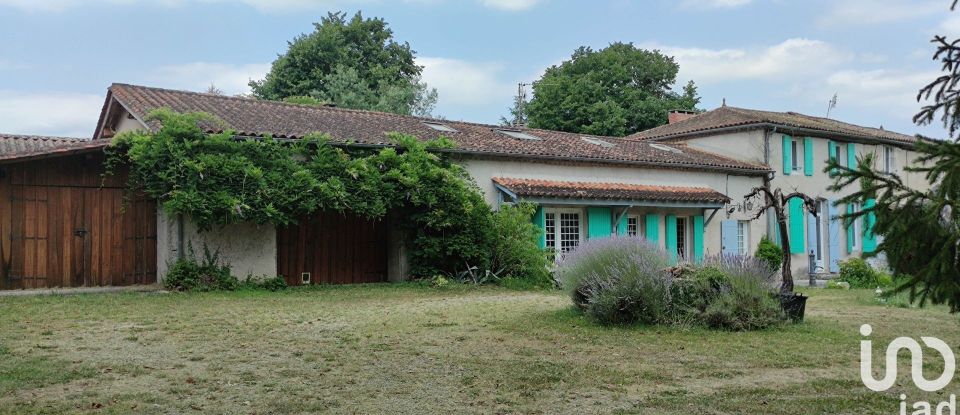 Maison 11 pièces de 240 m² à Les Lèves-et-Thoumeyragues (33220)