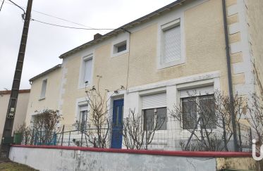 House 6 rooms of 109 m² in Le Busseau (79240)