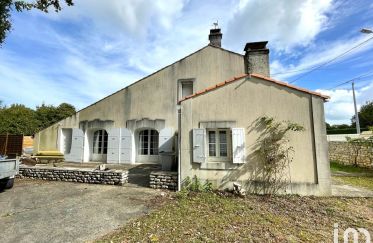Maison 7 pièces de 233 m² à Saint-Hippolyte (17430)