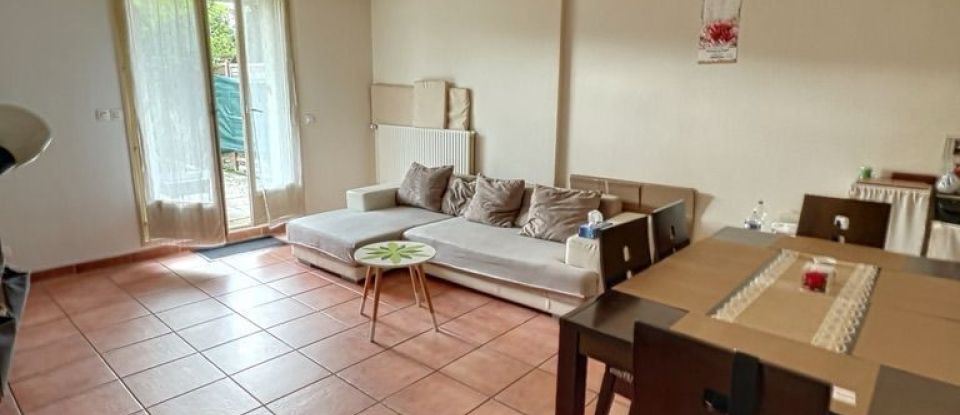 Appartement 2 pièces de 49 m² à Évry (91000)