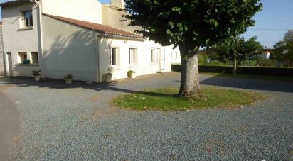 House 4 rooms of 83 m² in Saint-Michel-le-Cloucq (85200)