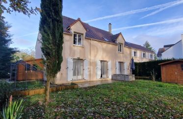 Maison 6 pièces de 164 m² à Le Mesnil-Saint-Denis (78320)