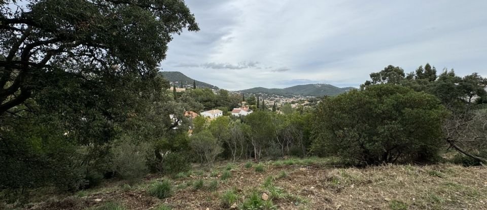 Land of 2,110 m² in Carqueiranne (83320)