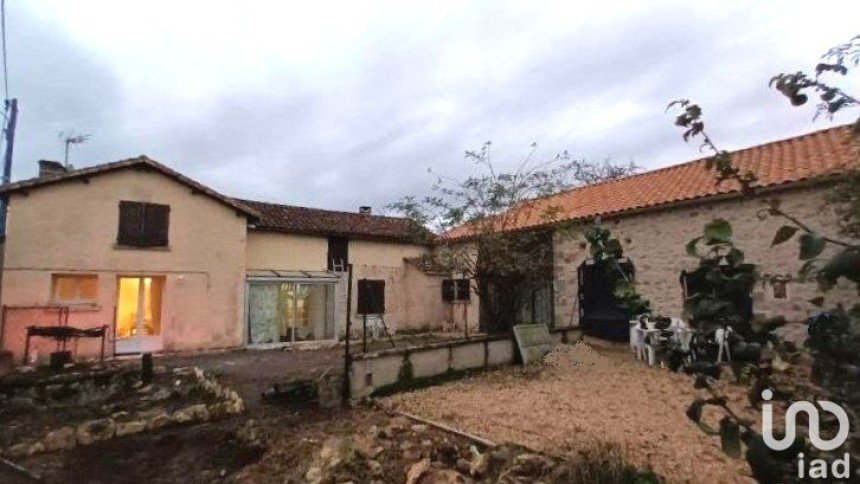 House 3 rooms of 90 m² in La Puye (86260)