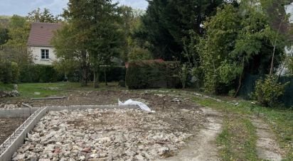 Land of 730 m² in Chessy (77700)