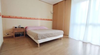 Apartment 4 rooms of 87 m² in Les Ulis (91940)