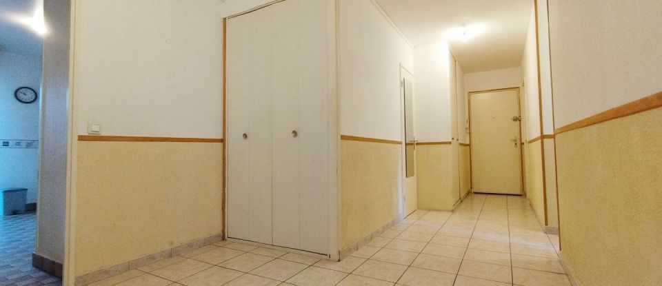 Apartment 4 rooms of 87 m² in Les Ulis (91940)