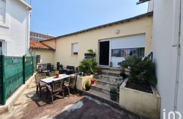 House 4 rooms of 89 m² in Saintes (17100)