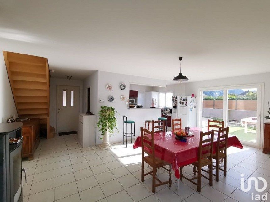 House 6 rooms of 140 m² in Virignin (01300)