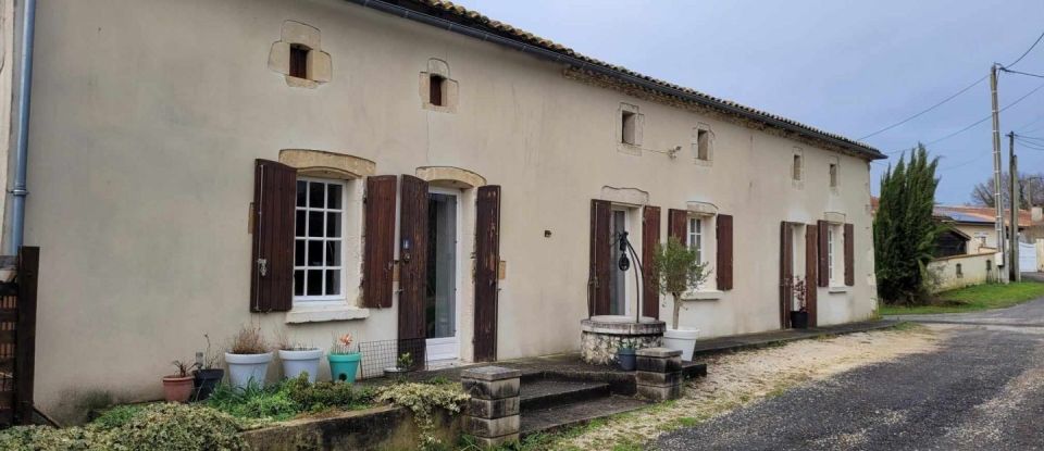 Maison 8 pièces de 236 m² à Saint-Bonnet-sur-Gironde (17150)
