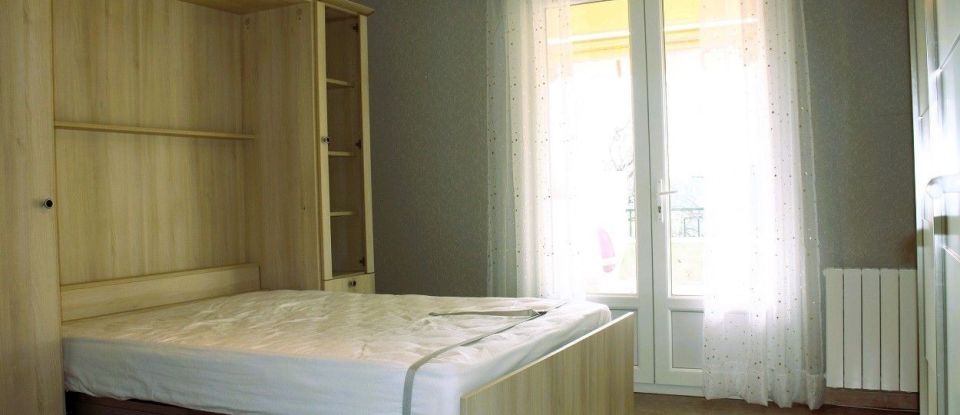 Apartment 2 rooms of 47 m² in Gréoux-les-Bains (04800)