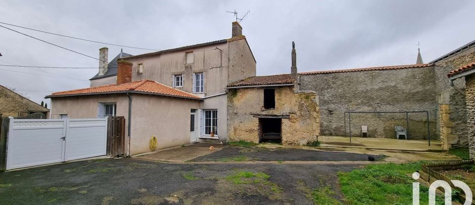 Village house 5 rooms of 136 m² in Thénezay (79390)