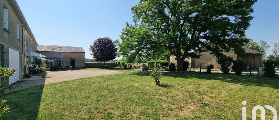 Country house 7 rooms of 179 m² in - (86170)