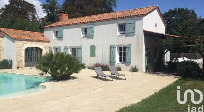 Maison traditionnelle 8 pièces de 265 m² à Longeville-sur-Mer (85560)