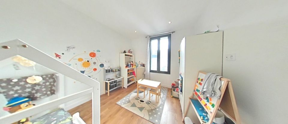 Maison 10 pièces de 218 m² à Nanterre (92000)