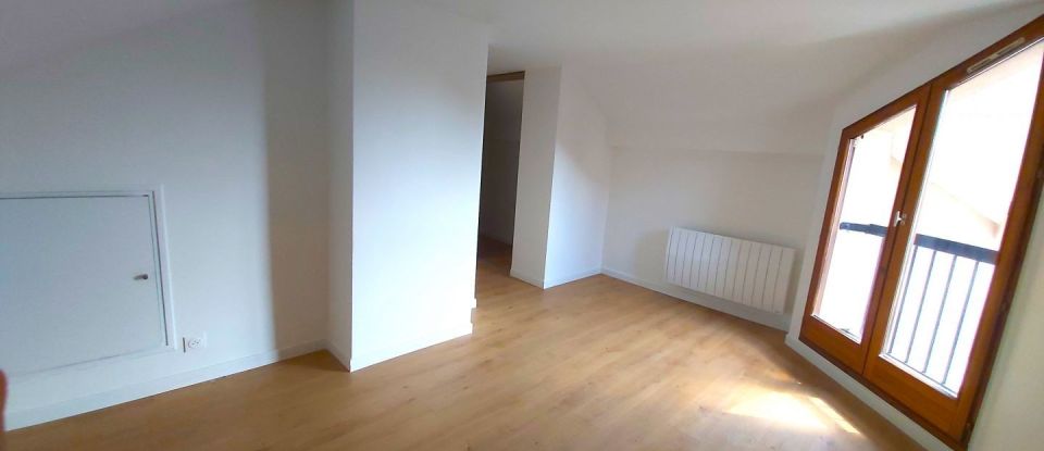 Appartement 5 pièces de 96 m² à Buc (78530)