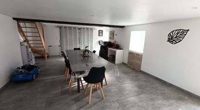 Maison 10 pièces de 300 m² à Saint-Léger-de-Montbrun (79100)