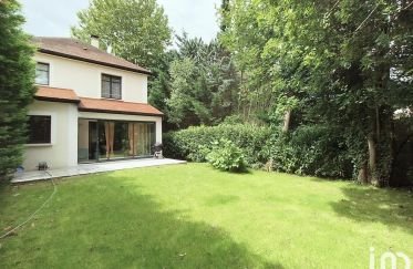 House 6 rooms of 107 m² in Champs-sur-Marne (77420)