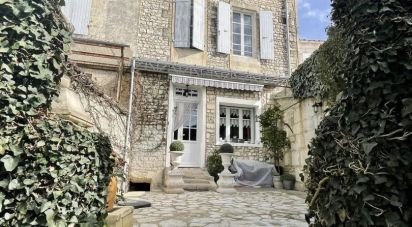 House 4 rooms of 156 m² in Saint-Jean-d'Angély (17400)