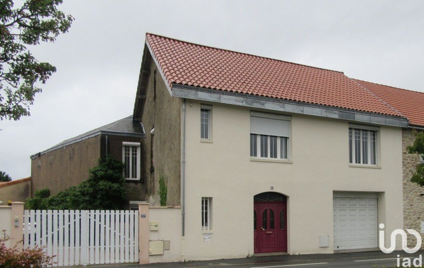 Maison 10 pièces de 343 m² à Bressuire (79300)